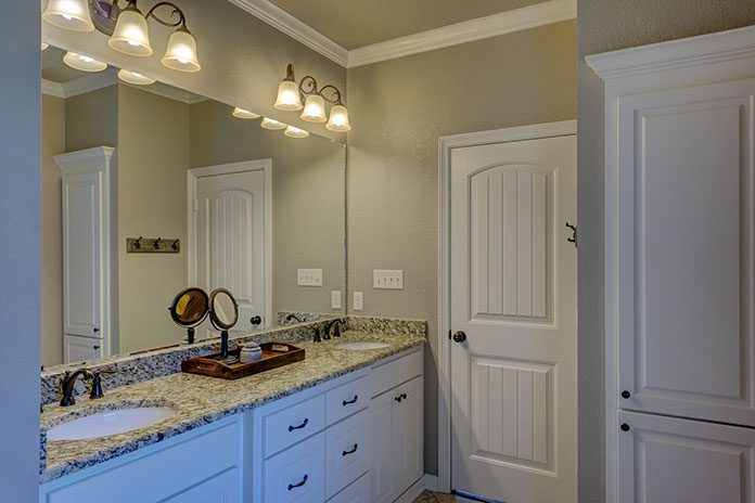 Kinkiety LED nad lustro łazienkowe – dlaczego warto je wybrać?