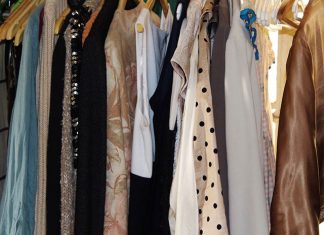 Tuniki damskie w codziennych stylizacjach