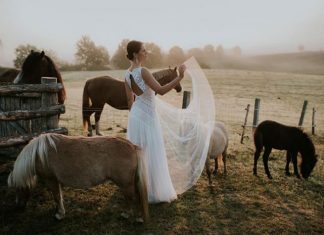 Postaw na klasykę! Proste suknie ślubne