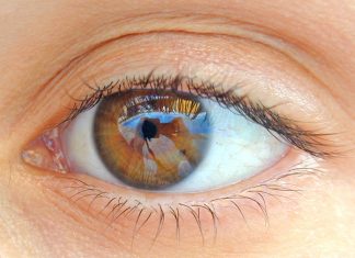 Rodzaje kropli do zmęczonych oczu