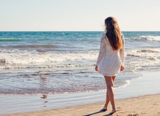 Jakiego koloru jest ta sukienka?