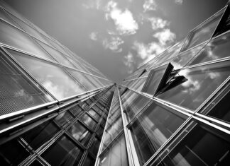 Jak oświetlić niski sufit? Jak oświetlić niski sufit?