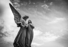 Czy można przynosić rzeczy z cmentarza?