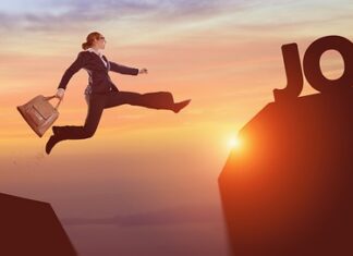 Czego nie wolno robić przed lustrem?