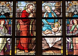 Co można przykleić na szybę od drzwi?