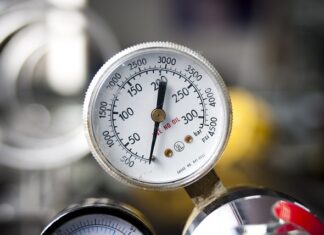 Jak zwiększyć ciśnienie w myjce Karcher?