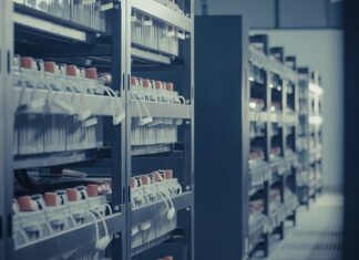 Jak sprawdzić czy akumulator jest dobry bez miernika? Jak sprawdzić czy akumulator jest dobry bez miernika?