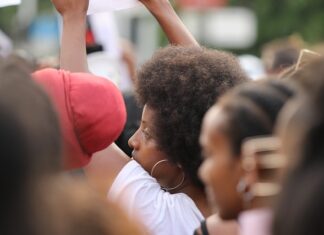 Co znaczy lustro srebrne?