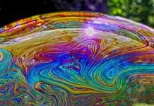 Jak zrobić kulę z papieru i kleju?