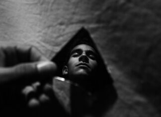 Czy lustro powinno być szersze od umywalki? Czy lustro powinno być szersze od umywalki?