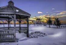 Jak zbudować altanę ogrodową z palet?