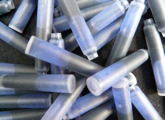 Czy wkłady do zniczy można palić w domu? Czy wkłady do zniczy można palić w domu?