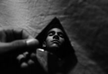 Jak powiesić duże lustro bez wiercenia?