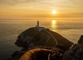 Jak docinać kąty listew?