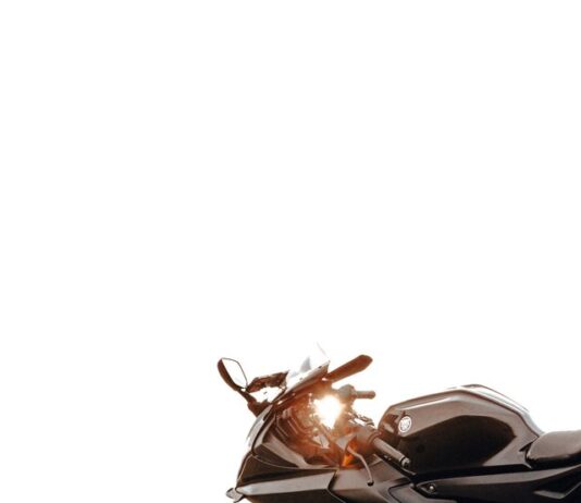 Jak wybrać idealną torbę na udo na motocykl